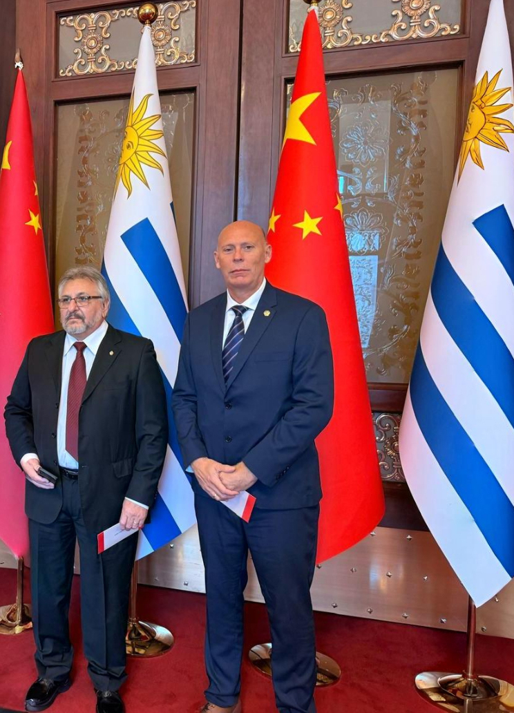 Mario Piacenza y Pablo Genta en el Gran Salón del Pueblo Chino