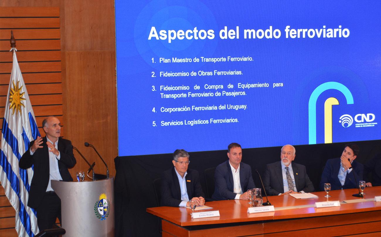 El vicepresidente Pablo Gutiérrez detalló el rol de la institución en distintos componentes del sector. Comenzó explicando el rol de CND en el Plan Maestro de Transporte Ferroviario. Así mismo adelantó que CND está trabajando en la estructuración de un fideicomiso de obras y otro de adquisición de equipamiento para transporte de pasajeros.  Por último, recordó el rol clave de CND en el sector ferroviario a través de su empresa Corporación Ferroviaria del Uruguay y la participación junto con AFE en la empres
