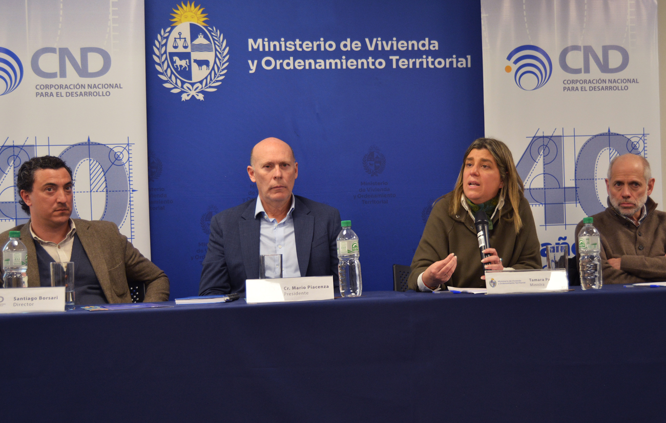 Firma de Fideicomiso entre el MVOT y la CND