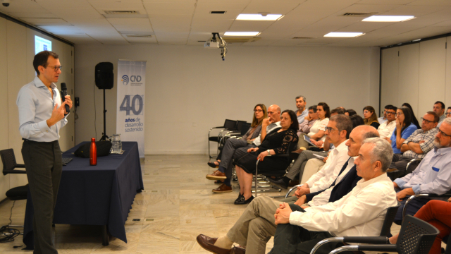 Charla interna con Javier Encinas