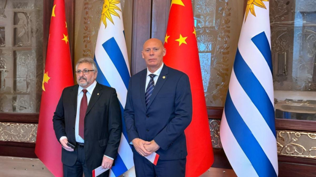 Mario Piacenza y Pablo Genta en el Gran Salón del Pueblo Chino