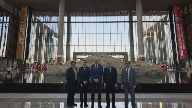 AIIB interesado en el financiamiento de obras uruguayas