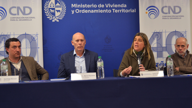 Firma de Fideicomiso entre el MVOT y la CND